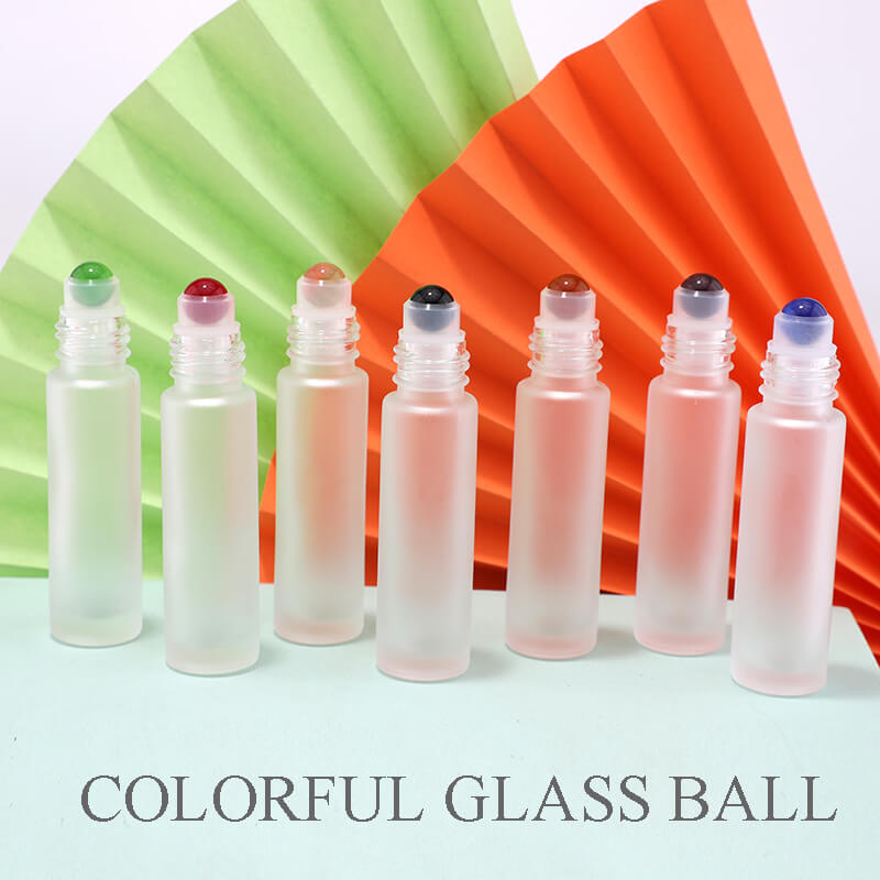 Bouteille en verre avec boule de verre colorée