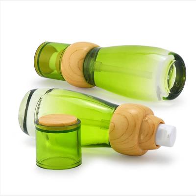 Ensemble de bouteilles en verre vert avec couvercle en bambou
