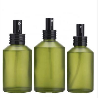 Bouteille en verre vert mat Chillys pour emballage cosmétique
