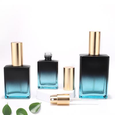Flacon en verre de parfum carré de luxe
