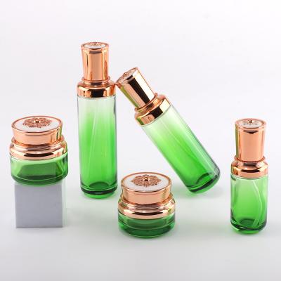 Ensemble de bouteilles cosmétiques vertes de luxe
