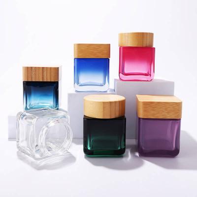 Emballage cosmétique en bois bocal en verre vide avec du bambou
