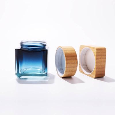 Pot en verre cosmétique de 100g de couverture en bambou de couleur adaptée aux besoins du client
