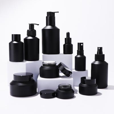 Bouteilles et bocaux en verre noir mat pour l'emballage des soins de la peau