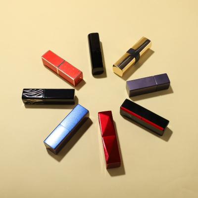 Conteneur de rouge à lèvres vide carré à joint double couleur de haute qualité
        