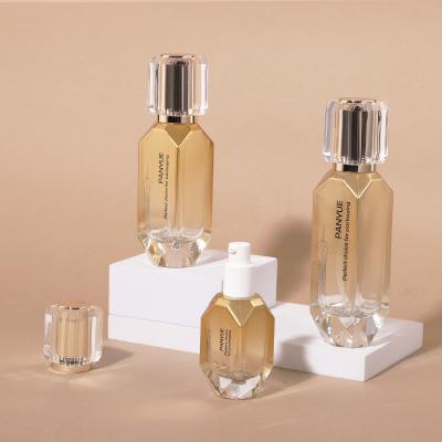 Bouteille en verre cosmétique carrée dorée de luxe, emballage avec couvercle en acrylique, vente en gros, 30-120ML
