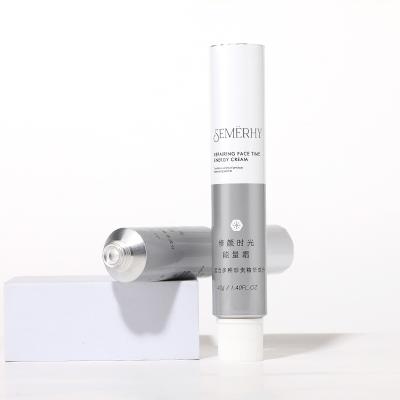 Tube en aluminium avec couvercle en métal