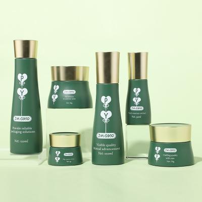 Ensemble de flacons cosmétiques en verre vert