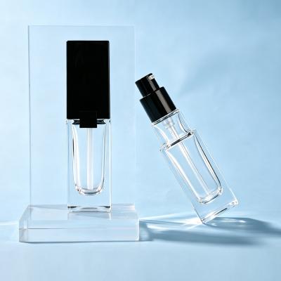 Flacon pompe à lotion carré en verre transparent de 30 ml